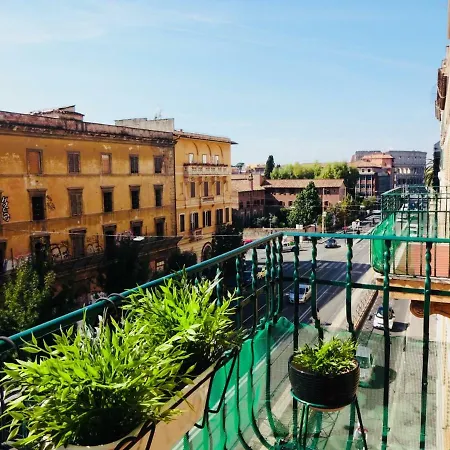 Apartment Domus Giulia Rom
